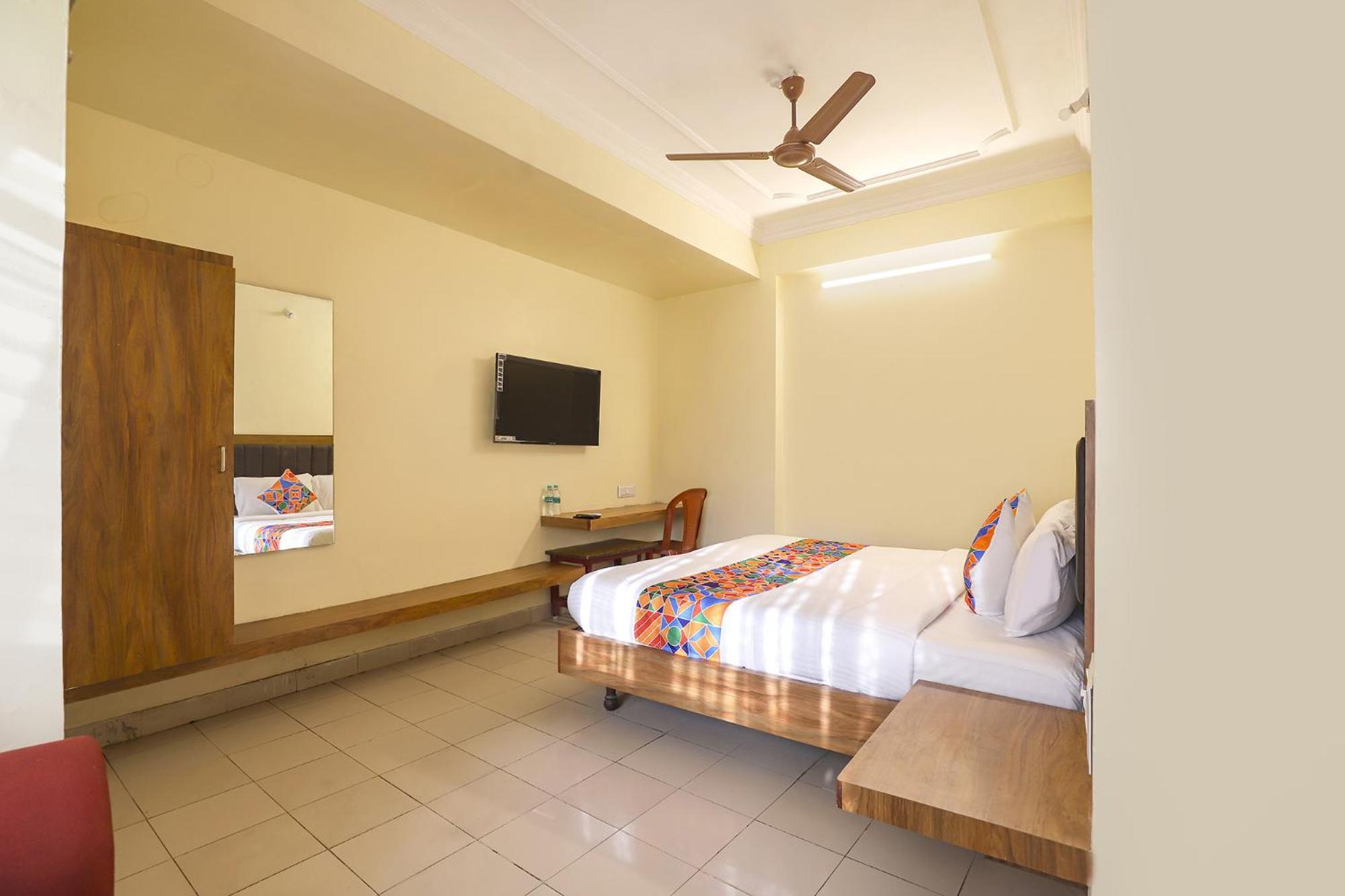 Fabhotel Gt Galaxy Park - Nr Express Avenue Mall, Royapettah Chennai Exterior photo